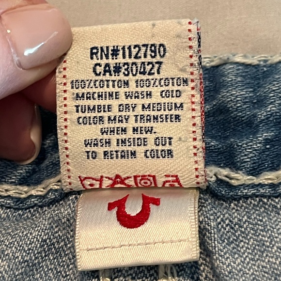 True Religion Blue Jeans with Horseshoe Stitching - Picture 5 of 13